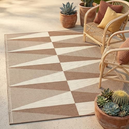 Fab Habitat Geometric Modern Minimalist Outdoor Rug - Waterproof, Crease-Free Fade Resistant, Reversible - Recycled Plastic - Patio Porch Balcony Deck Yard Garden - Tuscon Natural - 5x8 ft by FabHabitat