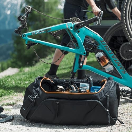 Thule RoundTrip 80L Duffel - Storage compartments to Organize and Protect Gear - Boot Bag for ski and Snowboard Travel - Soft Pocket for Goggles and Helmet - Dry Bag Included - Image 6