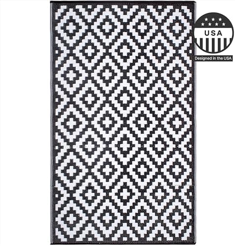FH Home Outdoor Rug - Waterproof, Fade Resistant, Reversible - Premium Recycled Plastic - Geometric - Patio, Deck, Porch, Balcony, Laundry Room - Aztec - Black & White Crease Free - 4 x 6 ft - Image 4