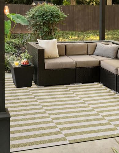 Unique Loom Outdoor Striped Collection Area Rug - Striped (7' 10" Square Green/Ivory) by UniqueLoom