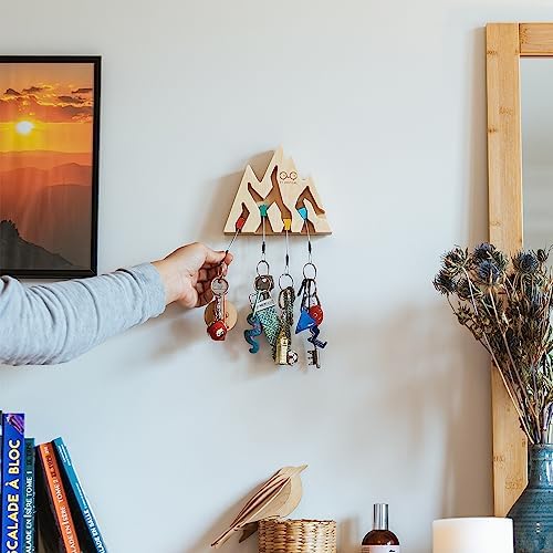 YY Vertical Mountain Decor Keyholder in Wood Wall Decor Ideal Gifts for Mountain Climbers 4 Key Rings Included Perfect for Mountain Lovers - Image 5