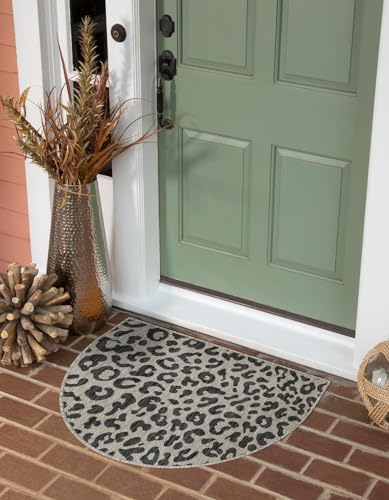 Unique Loom Outdoor Safari Collection Area Rug - Leopard (3' 1" x 6' 1" Hearth Light Gray/Gray) by UniqueLoom
