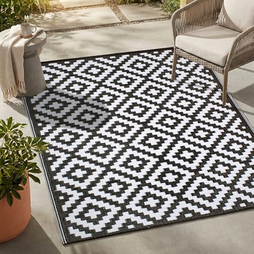 FH Home Outdoor Rug - Waterproof, Fade Resistant, Reversible - Premium Recycled Plastic - Geometric - Patio, Porch, Deck, Balcony - Aztec - Black & White Crease Free - 5 x 8 ft by FHHome